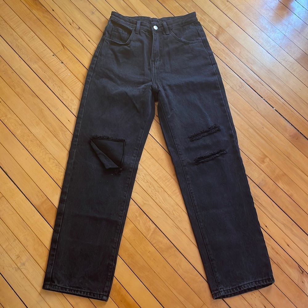 Black ripped baggy jeans